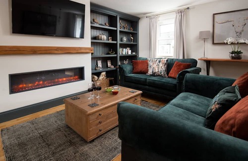 Warkworth Cabaña | The Pelican Loft - an apartment that sleeps 4 guests in 2 bedrooms