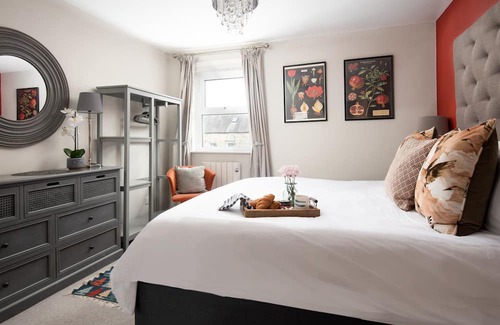 Warkworth Cabaña | The Pelican Loft - an apartment that sleeps 4 guests in 2 bedrooms