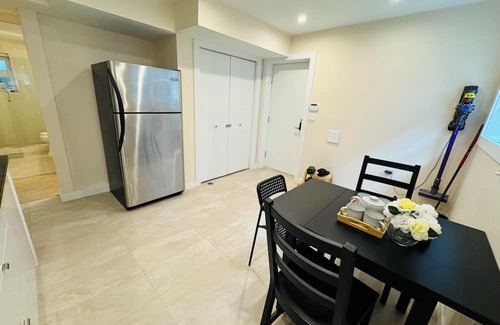 West Point Grey Casa | Vancouver West point Grey 2beds+1bath ground floor