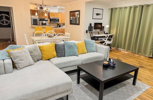 North Hills West Casa | Cozy LA Haven: Near Attractions!