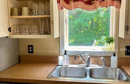 Rotterdam Junction Cabaña | Private Lake View Cottage on Ballston Lake. 9 miles to Saratoga!