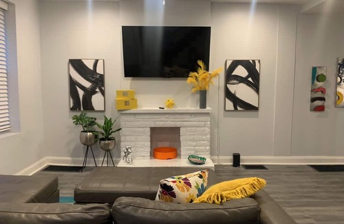 Academy - Sherman Park Casa | Urban Vivacious Family Oriented Home. 8 Minutes from Downtown St Louis!