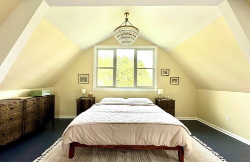 Woodstock Cabaña | Woodstock Carriage House, Walk-to-town, Full Summer or Summer/Fall
