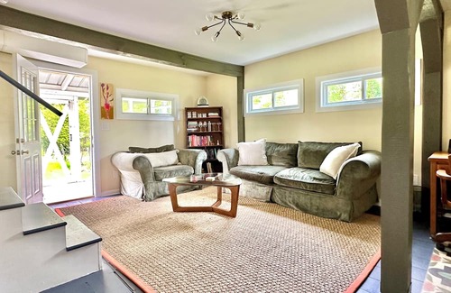 Woodstock Cabaña | Woodstock Carriage House, Walk-to-town, Full Summer or Summer/Fall