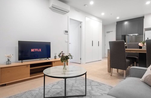 Footscray Apartamento | This apartment is a 2 bedroom(s), 2 bathrooms, located in Footscray, VIC.