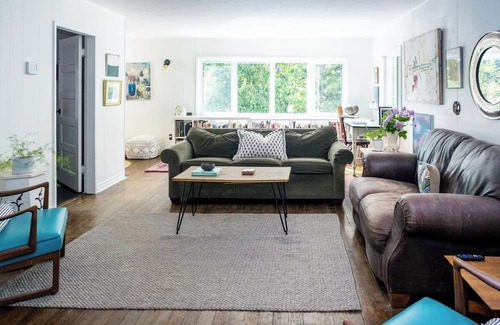 Shawnigan Lake Casa | Charming 5BR Farmhouse, 5 min Walk to Shawnigan Lake!
