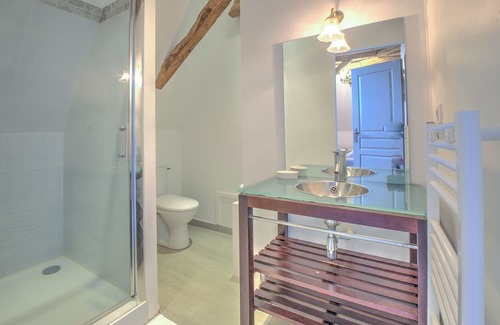 Neuvic Cabaña | Cottage 'Moulin De Villeverneix' with Private Garden, Wi-Fi and Air Conditioning