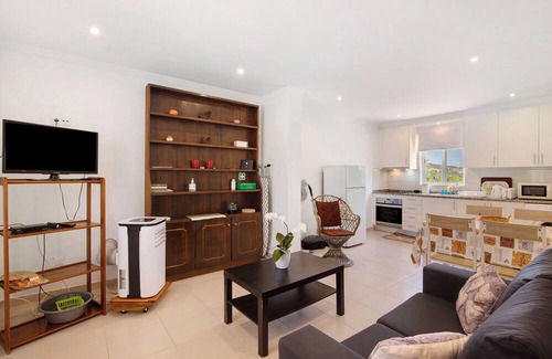 Colmeal Casa | Holiday Home 'Medronhal Faro' with Mountain View, Wi-Fi and Air Conditioning