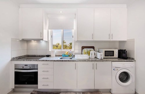 Colmeal Casa | Holiday Home 'Medronhal Faro' with Mountain View, Wi-Fi and Air Conditioning