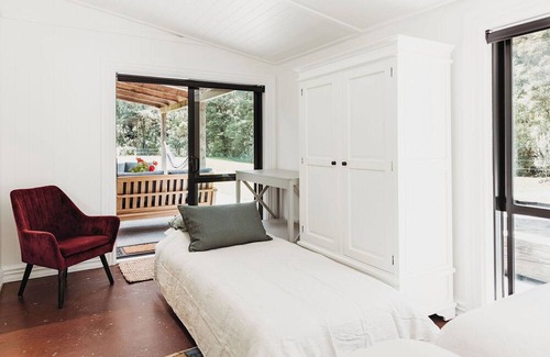 Warkworth Cabina | Hot Tub overlooking a waterfall, near beaches, vineyards, Matakana, Brick Bay