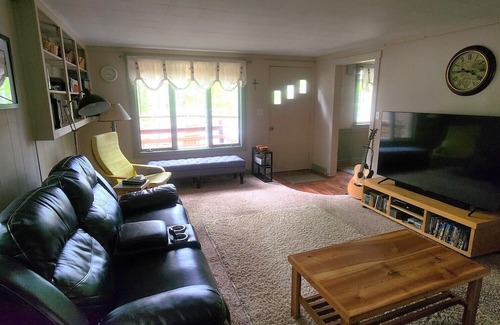 Cheboygan Casa | Quiet Lakefront Cottage on Twin Lakes next to Black Mount Recreation Area
