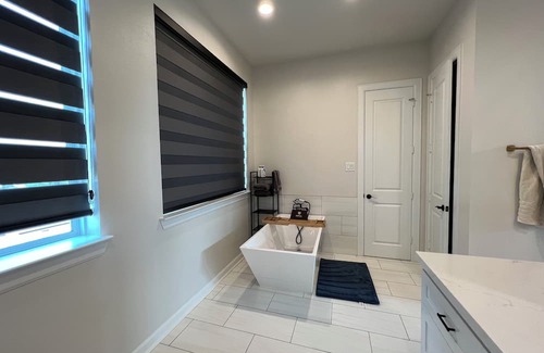 Shady Acres Casa | Entire House in the Heights: 3 beds/3.5 baths. Free street parking Near downtown