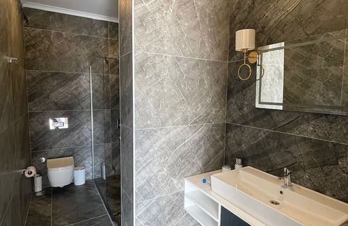 Trabzon Casa | Unique view -2 minutes to sea/5 minutes to city centre.New builded and furnished