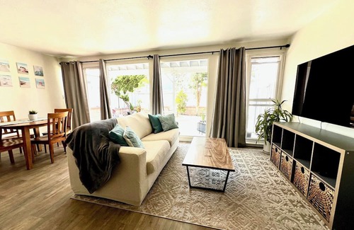 Playa Del Rey Casa | 1 min walk to the beach! Family friendly w/ large patio in Playa Del Rey.