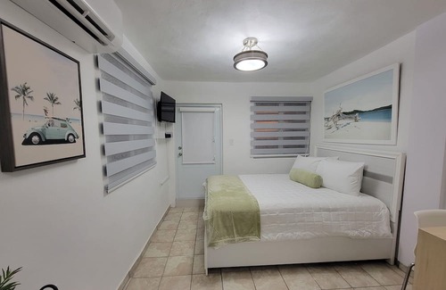 Mayaguez Pueblo Casa | Central Location in the West of the Island
