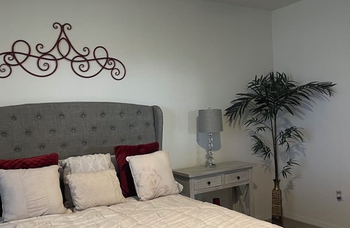 Zephyrhills Casa | A new modern home in a quiet gated community.