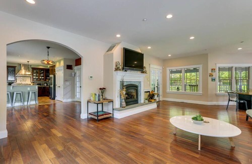 Gardiner Casa | Gateway to the Gunks: Winery Walks & Rock Walls