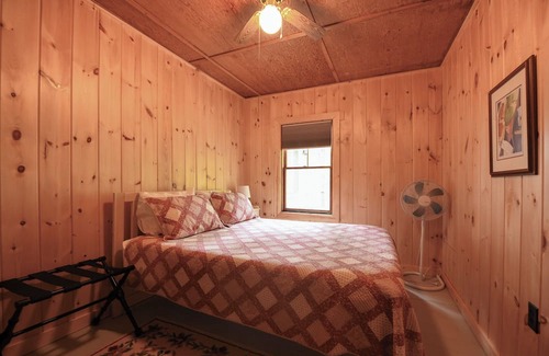 Oxford Cabaña | New for 2024! Traditional Maine cottage on Beautiful Thompson Lake