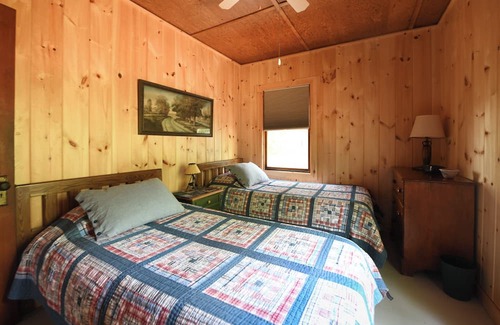 Oxford Cabaña | New for 2024! Traditional Maine cottage on Beautiful Thompson Lake