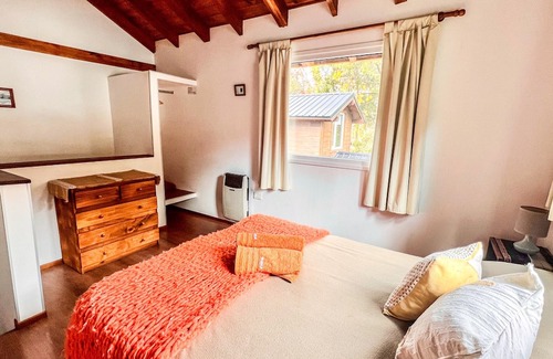 San Carlos de Bariloche Cabina | Bright cabin, steps from Lake Nahuel Huapi