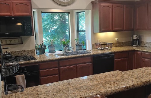 Loomis Apartamento | Two bedroom apartment in the country. With its own private hot tub!