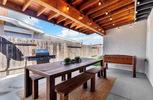 Serra Mesa Casa | Upscale Mid-Mod home with outdoor pool & jacuzzi oasis in great neighborhood!
