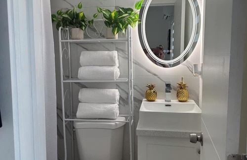 East Little Havana Villa | Villa Clara Gold-Little Havana