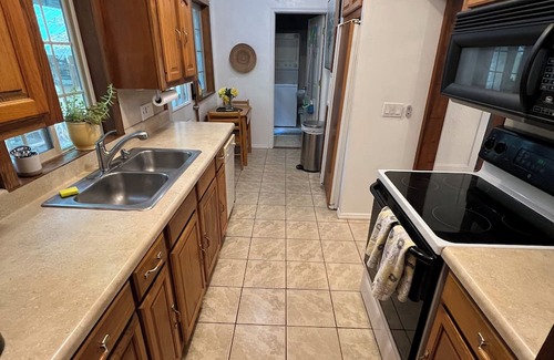 Port Orange Casa | Cozy Home in Port Orange - less than 10 minutes to beach or race track