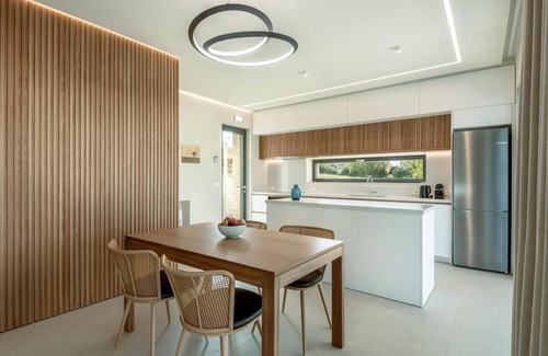 Pyrgos Psilonerou Villa | Villa 'Deux Olives Luxurious Quality' with Sea View, Wi-Fi and Air Conditioning