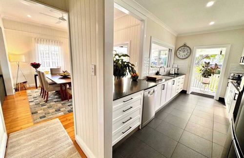 Hendra Casa | 2 Private Bdrms in Brisbane House, Pool & Parking