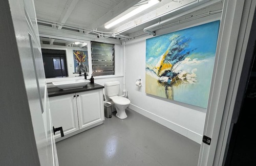 Hendra Casa | 2 Private Bdrms in Brisbane House, Pool & Parking
