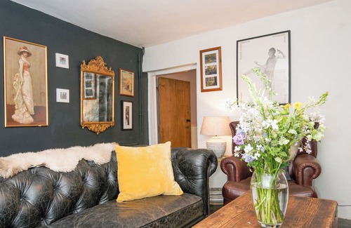 Chagford Cabaña | BLUEBELL COTTAGE, pet friendly, with open fire in Chagford