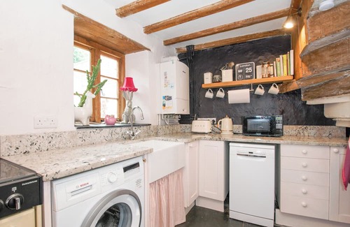 Chagford Cabaña | BLUEBELL COTTAGE, pet friendly, with open fire in Chagford
