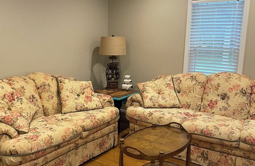 Murray Otro | Quaint Farmhouse Charm 3 Miles from Murray, KY