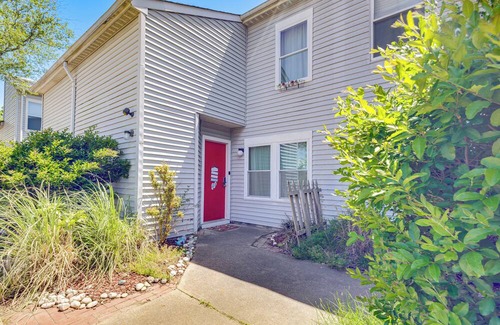 Northeast Virginia Beach Casa | Pet-Friendly Virginia Beach Abode - Walk to Beach!