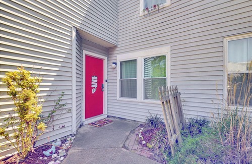 Northeast Virginia Beach Casa | Pet-Friendly Virginia Beach Abode - Walk to Beach!