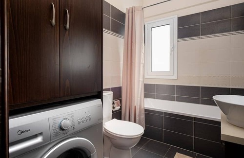 Kato Polemidia Apartamento | Andia Court I - Two Bedroom Apartment, Sleeps 4