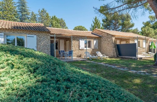 La Roque-sur-Pernes Casa | Traditional stone cottage in Provence
