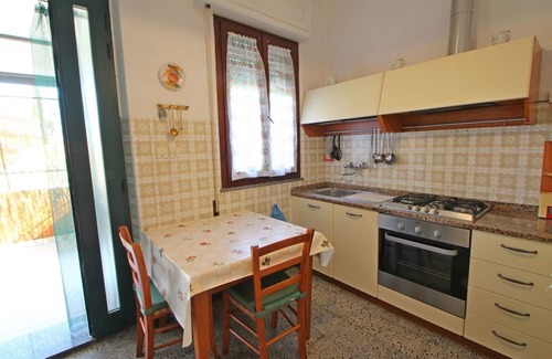 Marina di Massa Casa | Beautiful private villa with WIFI, A/C, TV, terrace, pets allowed, parking, close to Forte Dei Marmi