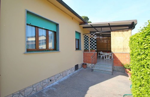 Marina di Massa Casa | Beautiful private villa with WIFI, A/C, TV, terrace, pets allowed, parking, close to Forte Dei Marmi