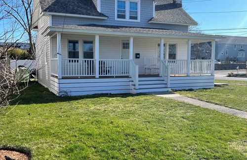 Fairfield Casa | Fairfield Beach House across from the beach with yard!