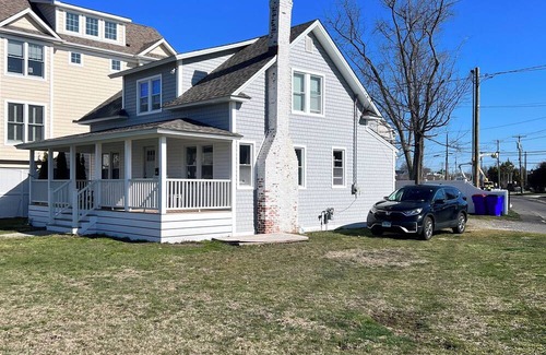 Fairfield Casa | Fairfield Beach House across from the beach with yard!