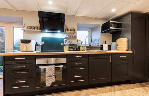 Dinas Cross Casa | Min-Y-Ffordd - Three Bedroom House, Sleeps 6