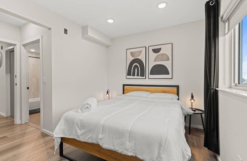 Spruce Hill Apartamento | 5 Minutes to Center City! Entire 3 Bed 3 Bath Apartment!