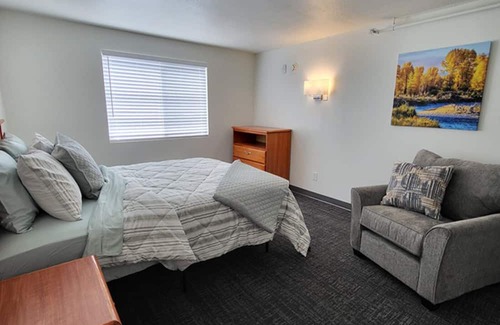Evanston Apartamento | Secure Access Building, Fresh Fully Remodeled Apartment