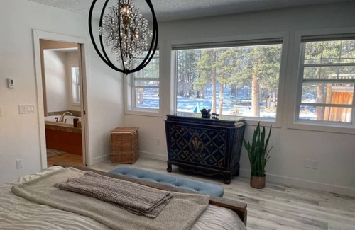 Redwood Meadows Casa | Welcome to Nezzie in the woods!
