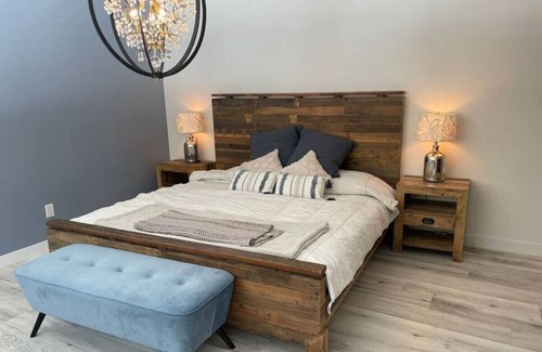 Redwood Meadows Casa | Welcome to Nezzie in the woods!