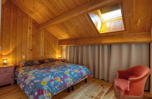 Pays-de-Belves Casa | Holiday Home 'Le Chalet Kozy À L'ombre Des Arbres' with Shared Pool, Terrace and Wi-Fi