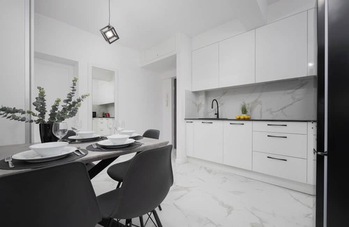 Muranow Apartamento | Elegant Apartment in Warsaw by Renters