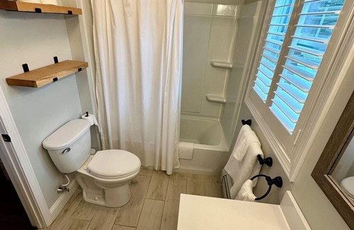 West Mystic Casa | Historic Mystic at it’s best - walking distance to DT & children’s park!
